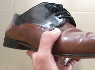 Shoe sniffing POV - Italian leather dress shoes smell so good deep breathing - Manlyfoot ???? ????