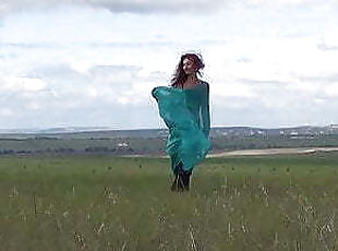 Photoshoots on Hill in winding weather