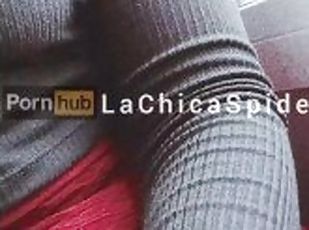 Las deliciosas y ricas tetas de LaChicaSpider en el bus