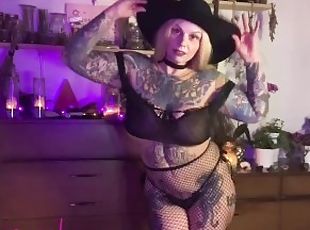 Hypnotic Goth Pawg Witch Casts a Squirting Orgasm Spell w Magic Wand