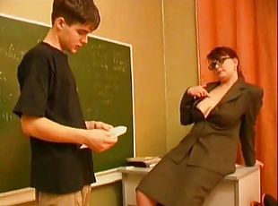 Student, Mugallym, Ýaşy ýeten, Klass otagy