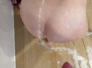 Mandi, Mastubasi, Amatir, Cumshot (keluarnya sperma), Handjob (seks dengan tangan wanita pada penis laki-laki, Sentakkan, Sperma, Bokong, Mandi (Shower)