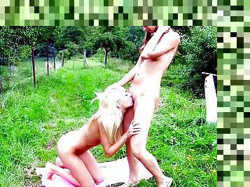 tate-mari, batran, orgasm, in-afara, public, pasarica, scolarita, slabanoaga, amatori, lesbiana