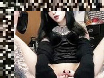 hot goth girl fucks herself using her feet