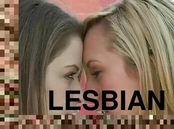 Smokin hot lesbian babes having a threesome