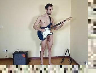 TOCO la GUITARRA completamente DESNUDO ????????????