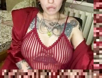 gros-nichons, masturbation, amateur, seins, solo, tatouage