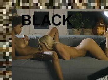 Lovely black coquette Luna Corazon lesbian sex scene