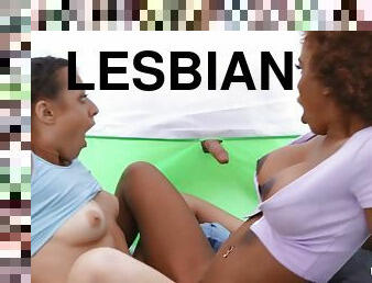 blowjob-seks-dengan-mengisap-penis, berkulit-hitam, penis-besar, lesbian-lesbian, lubang-kenikmatan-pada-tembok-pemisah, nakal, cabul, menggoda