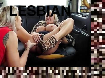 Hot michelle thorne licks sophie anderson in the car