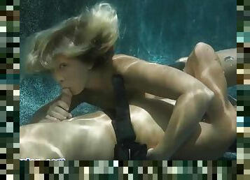 Underwater Fun With Cute Blond Hair Babe
