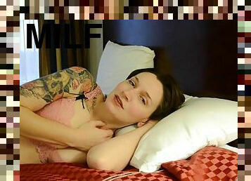 Inked MILF Bettie hot porn video