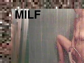 kylpy, masturbaatio, orgasmi, amatööri, milf, äityli, äiti, fetissi, suihku, soolo