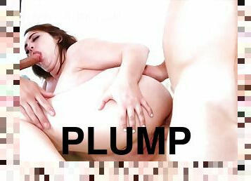 Plump brunette double penetration