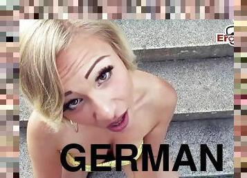 Öffentlicher Sex mit einer jungen deutschen Blondine beim pov Sextreffen