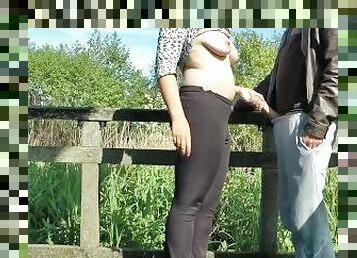 gros-nichons, en-plein-air, public, amateur, milf, maman, branlette, couple, ejaculation, seins