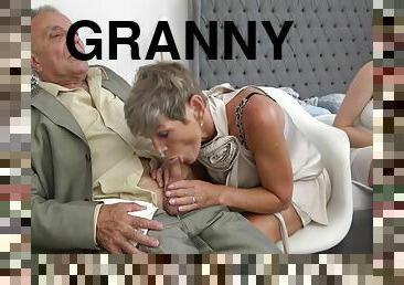 бабуся-granny, божевільна, блондинка, рогоносець, татуювання