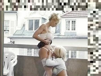 Blond lesbians sticking toys in their cunts and assholes