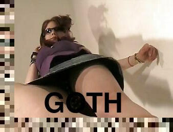 Hage Giantess - Barefoot Goth