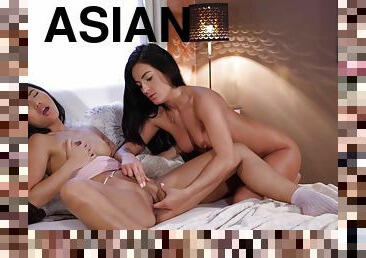 asia, vagina-pussy, sayang, lesbian-lesbian, permainan-jari, thailand, pacar-perempuan, kamar-tidur, cantik, oral-melalui-mulut