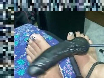 Look! My sex machine made me cum snippet!! Feet out! Leave comment if you want to see more?!!