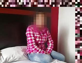 Latina de 23 aos asiste a casting porno y termina desvirgada por el culo por dinero.