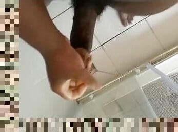 mandi, mastubasi, amatir, cumshot-keluarnya-sperma, berkulit-hitam, penis-besar, mandi-shower, seorang-diri, penis