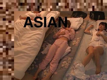 asiatiche, papà, vulve-pelose, vecchi, ragazze-giovani, giovanissime, giapponesi, gangbang, giovani18, figlie