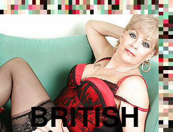 British Milf Pleases Herself On Couch - MatureNL