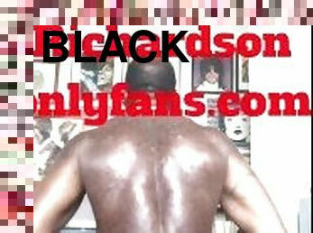 Black Bodybuilder Delivers Face-sitting Towards Mature White Sub