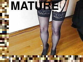 Crossdresser cums on Stokings