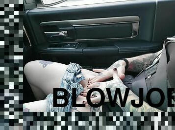 mastubasi, blowjob-seks-dengan-mengisap-penis, deepthroat-penis-masuk-ke-tenggorokan, mobil, sudut-pandang, bersetubuh, ditindik, tato