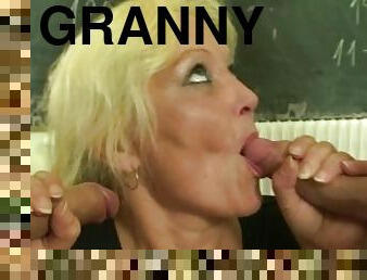isoäiti, vanha, pillu-pussy, opettaja, kypsä, isoäiti-granny, teini, kolmisin, nuori-18, blondi