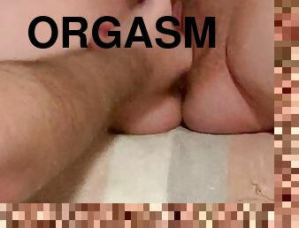 orgasm, gravida, pasarica, tasnit, bunaciuni, cu-degetelul, taratura, aiurita, micuta, curva-whore