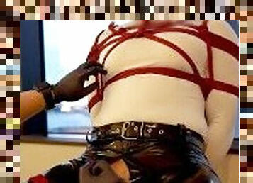 asiatique, énorme-bite, gay, branlette, bdsm, fétiche, latex, bondage, musclé, lait