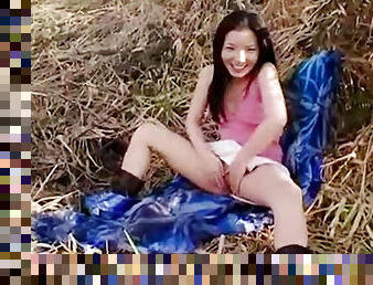 asiatique, masturbation, en-plein-air, babes, jupe-en-l’air, chatte, solo, bottes, petits-seins