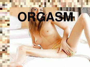 orgazem, fingering, blond