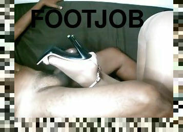 AMAZING HEELJOB AND FOOT SNIFFING CUMSHOT, OMG!