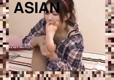 Asian is licking her own painted toes vol 05