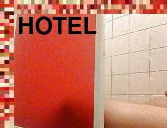 piss in hotel