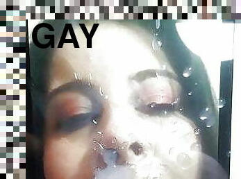 gay, puta, fumando