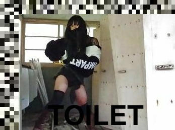 Skirt tearing pervert Honoka in an abandoned toilet