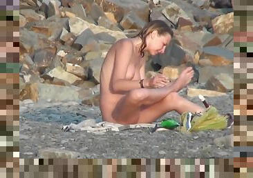 público, babes, adolescente, sexo-en-grupo, playa, rubia, ducha, fumando, tetitas, desnudando