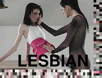 גרביונים, לסבית-lesbian