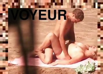 Un Voyeur Filme Un Couple Qui Baise Sur La Plage