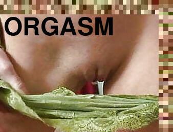 Brooke Skye masturbates close-up in her green lingerie