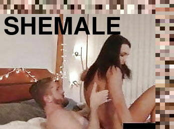 kocaman-huge, travesti, anal, kocaman-yarak, binme, büyük-ve-ağır, esmer-kadın, yarak