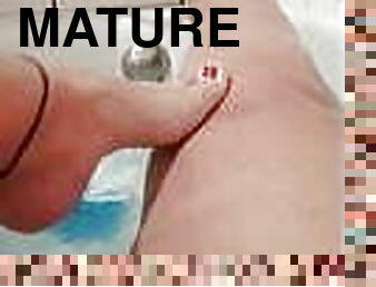 culi, bagno, tettone, fichette, maturi, mammine-mature, mamme, donne-grasse-e-belle, grassottelle, pov