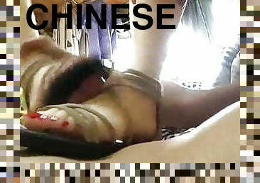 ejaculation-sur-le-corps, chinoise, branlette-avec-les-pieds
