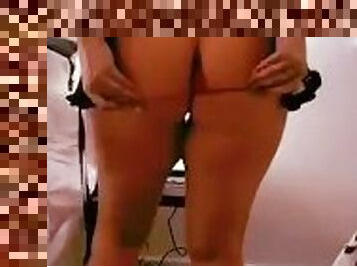 Amateur girlfriend give sexy strip tease